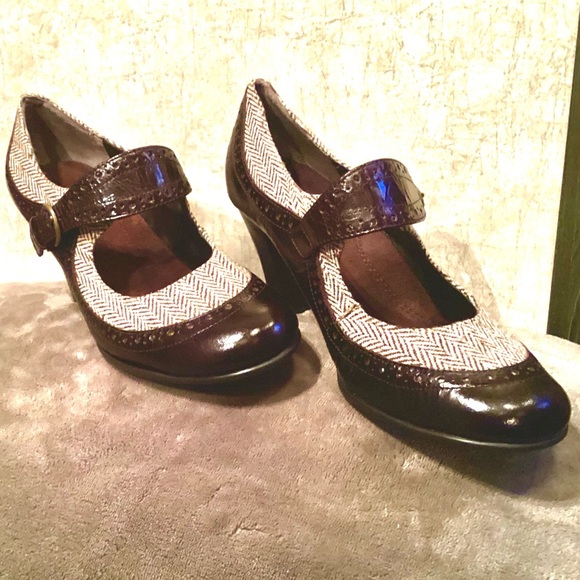 Aersoles Roleplay Women's Brown Herringbone Block Heels Size: 8.5 - Picture 5 of 10